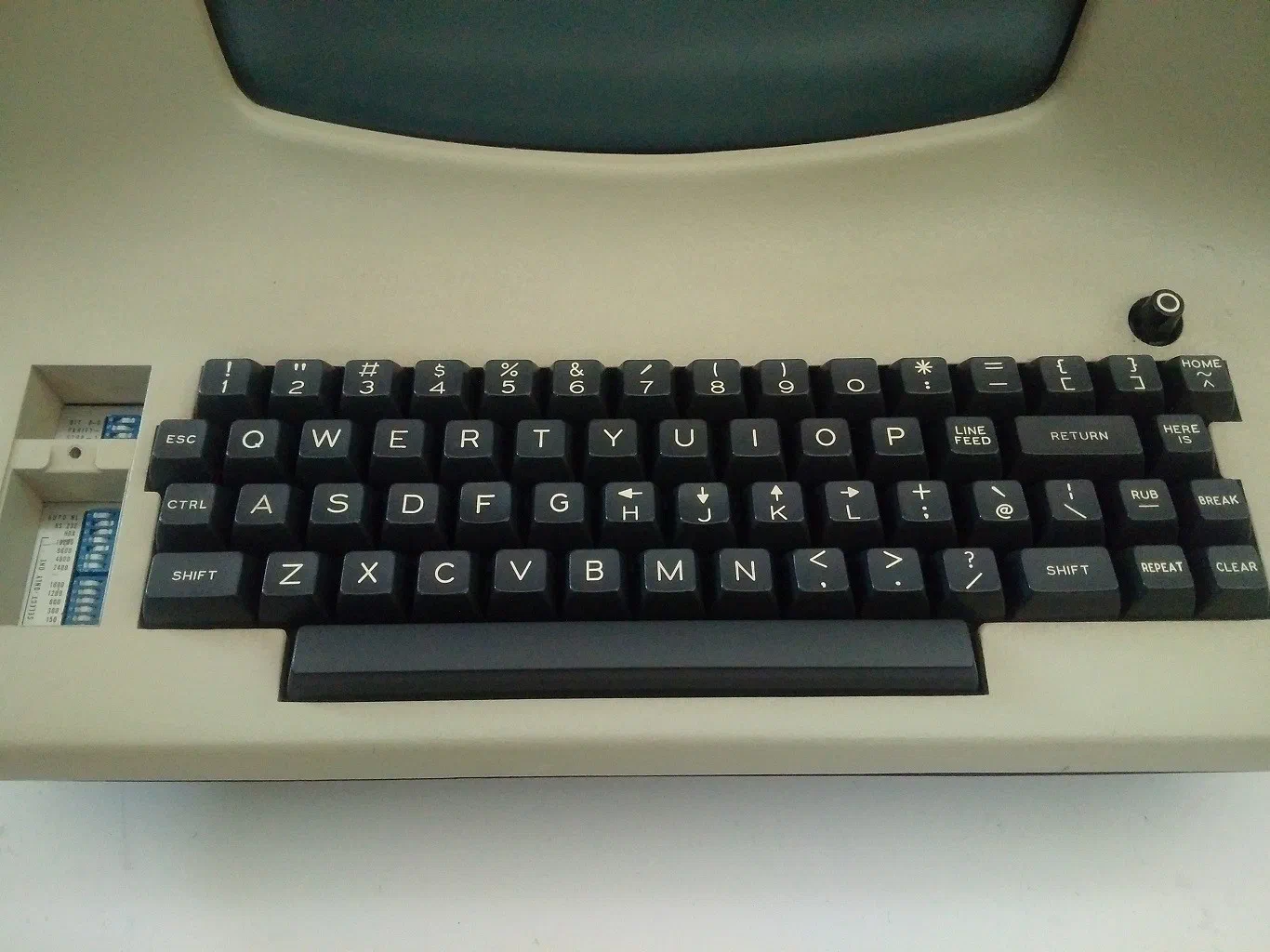 一台 Lear Siegler ADM-3A 终端的键盘。